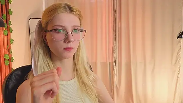 Snapshot of M1aForever chatting on April 1, 8:59 am M1aForever online show from April 1, 8:59 am