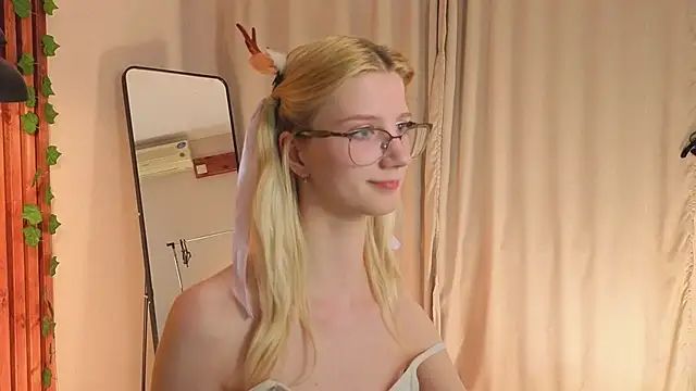 Snapshot of M1aForever chatting on April 1, 1:41 pm M1aForever online show from April 1, 1:41 pm