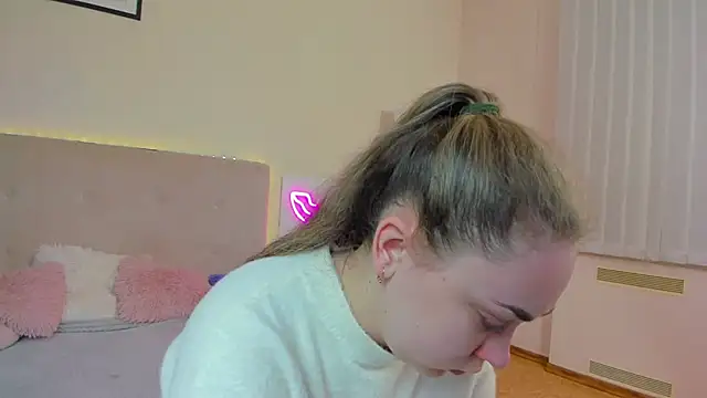 MelanieCuty online show from March 31, 5:30 am