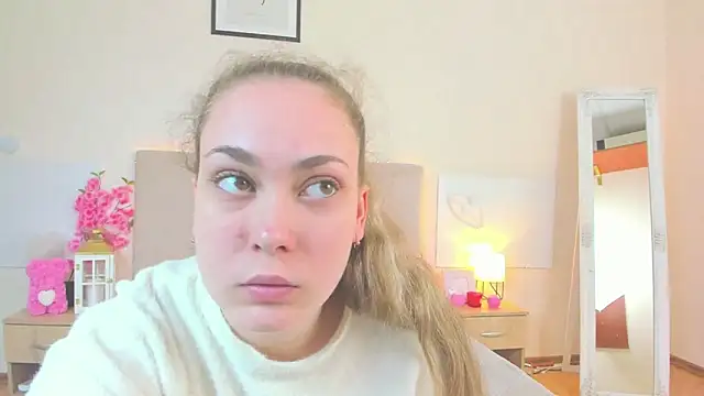 MelanieCuty online show from April 1, 5:30 am