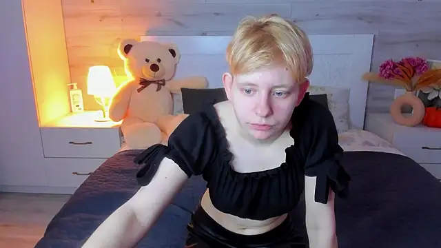 EloraBlu online show from March 16, 12:53 pm