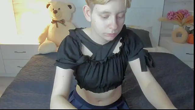 EloraBlu online show from March 24, 7:35 am