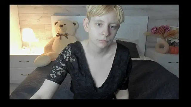 EloraBlu online show from March 25, 7:36 am