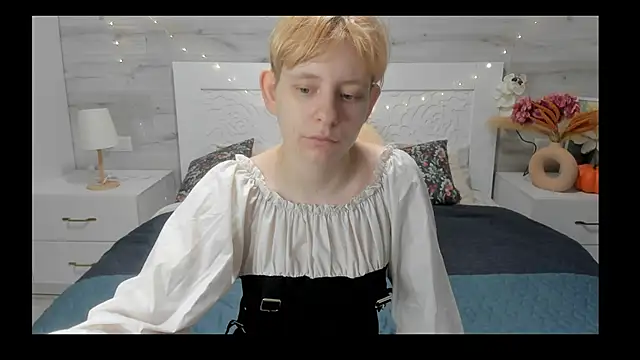 EloraBlu online show from April 1, 6:36 am