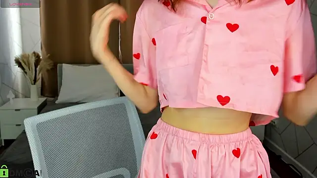 Naomiya-Lee online show from March 28, 9:20 am