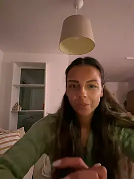 Snapshot of SweetLillySugar chatting on April 1, 9:12 pm SweetLillySugar online show from April 1, 9:12 pm