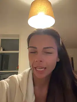 Snapshot of SweetLillySugar chatting on April 10, 9:52 pm SweetLillySugar online show from April 10, 9:52 pm