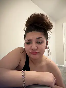 Snapshot of treasurebabii chatting on March 21, 8:19 am treasurebabii online show from March 21, 8:19 am