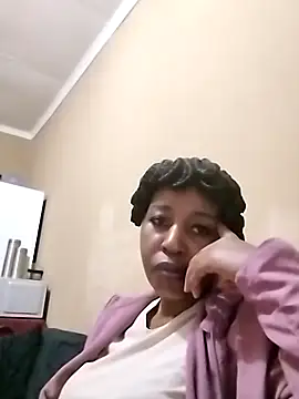 Snapshot of Prettylicou chatting on May 6, 3:39 pm Prettylicou online show from May 6, 3:39 pm