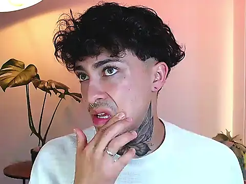 Snapshot of stevennavarro chatting on March 29, 9:15 pm stevennavarro online show from March 29, 9:15 pm