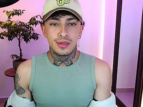 Snapshot of stevennavarro chatting on April 2, 10:40 pm stevennavarro online show from April 2, 10:40 pm