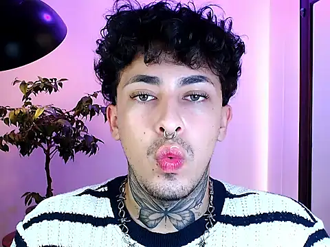 Snapshot of stevennavarro chatting on April 4, 12:09 am stevennavarro online show from April 4, 12:09 am