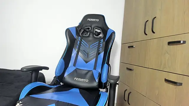 Snapshot of D_dorman chatting on April 4, 9:07 am D dorman online show from April 4, 9:07 am