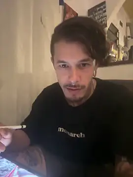 Snapshot of luckydick333 chatting on April 4, 3:05 am luckydick333 online show from April 4, 3:05 am