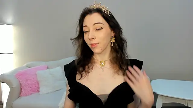 LeilaTaylors online show from April 3, 6:11 am