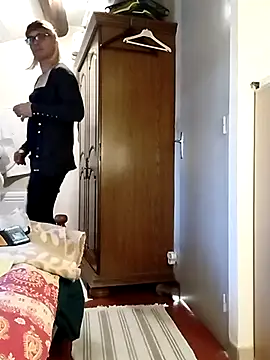 Snapshot of stephie83 chatting on March 24, 4:34 pm stephie83 online show from March 24, 4:34 pm