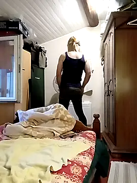 Snapshot of stephie83 chatting on March 25, 4:35 pm stephie83 online show from March 25, 4:35 pm