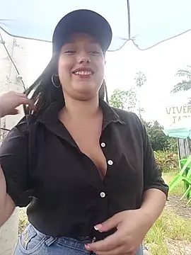 Snapshot of Naughty-Samanta- chatting on April 5, 4:15 pm Naughty-Samanta- online show from April 5, 4:15 pm