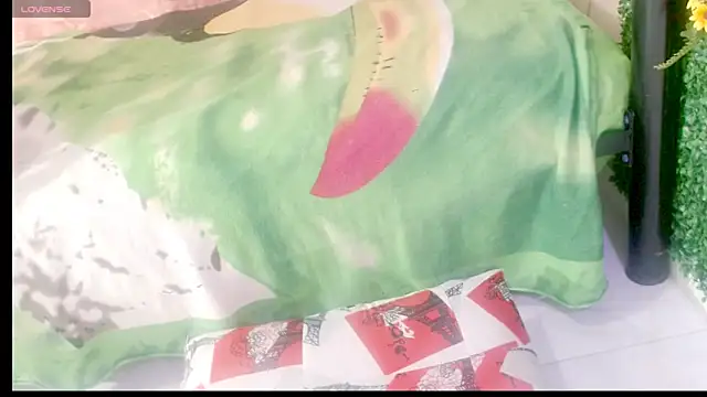 hotlatinaluna23 online show from April 25, 2:14 pm