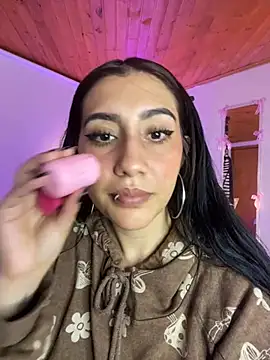 Zeyra pink online show from March 29, 4:45 am