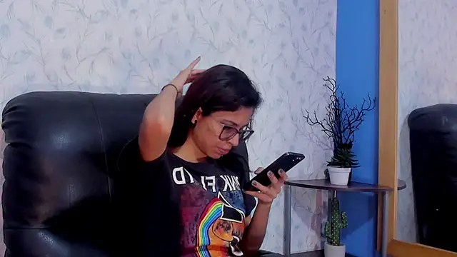 Snapshot of Emily_Lopera chatting on July 3, 3:51 pm Emily Lopera online show from July 3, 3:51 pm
