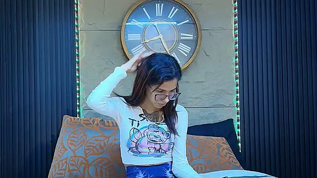 Snapshot of Emily_Lopera chatting on July 10, 10:23 pm Emily Lopera online show from July 10, 10:23 pm