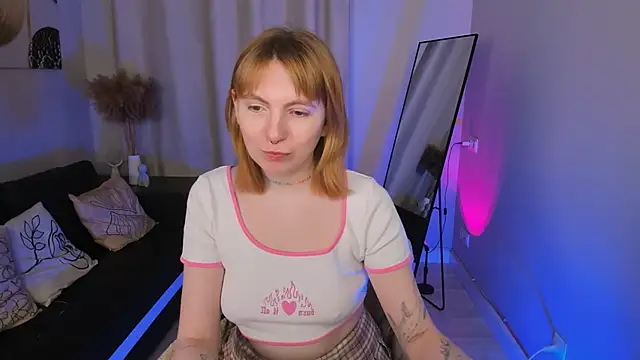 Snapshot of susie_miu chatting on April 1, 6:03 am susie miu online show from April 1, 6:03 am