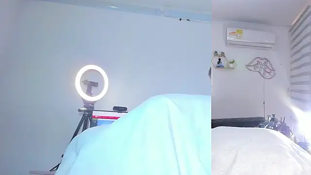 Snapshot of Bella_Donne_ chatting on April 1, 5:10 pm Bella Donne online show from April 1, 5:10 pm