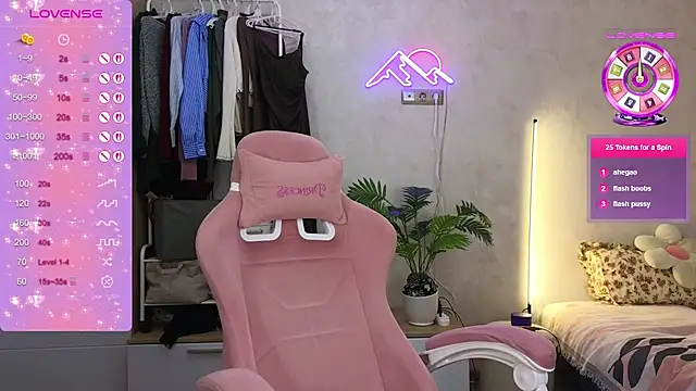 Snapshot of GoldenSunBunny chatting on March 18, 2:04 am GoldenSunBunny online show from March 18, 2:04 am