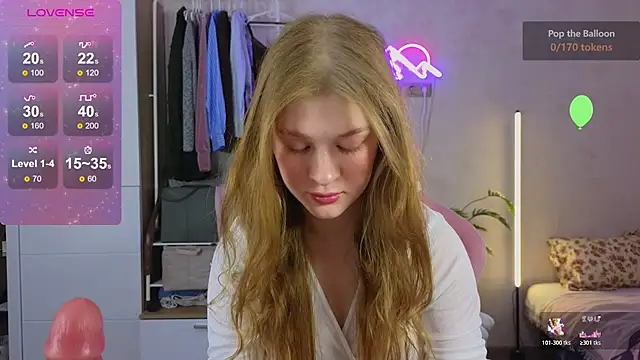 Snapshot of GoldenSunBunny chatting on April 2, 4:54 am GoldenSunBunny online show from April 2, 4:54 am