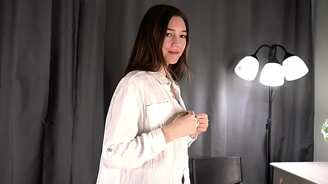 Snapshot of GenieDurrah chatting on March 21, 8:19 am GenieDurrah online show from March 21, 8:19 am