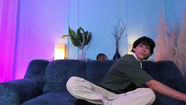 Snapshot of Cheys_Mast chatting on March 16, 7:07 pm Cheys Mast online show from March 16, 7:07 pm