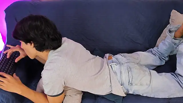 Snapshot of Cheys_Mast chatting on March 18, 6:44 pm Cheys Mast online show from March 18, 6:44 pm