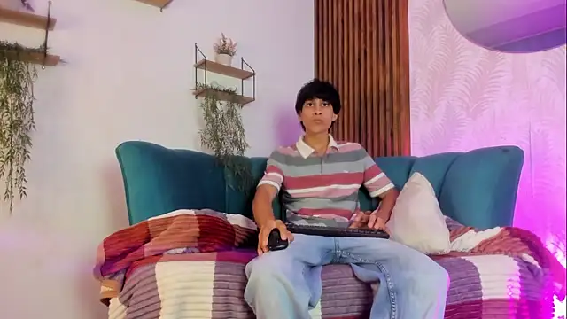 Snapshot of Cheys_Mast chatting on March 30, 6:42 pm Cheys Mast online show from March 30, 6:42 pm