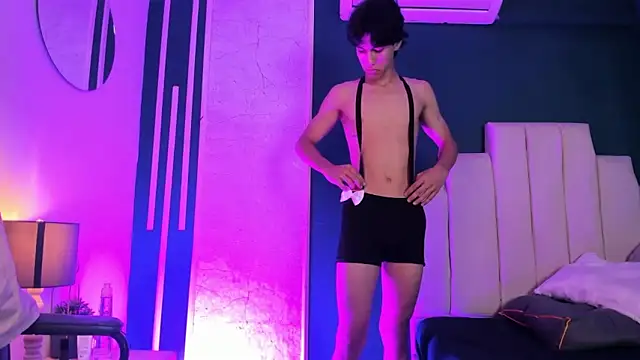 Snapshot of Cheys_Mast chatting on April 1, 3:31 pm Cheys Mast online show from April 1, 3:31 pm