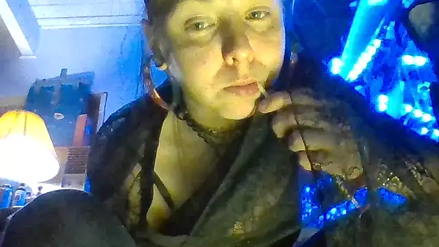 Snapshot of Ambionce chatting on April 1, 8:26 am Ambionce online show from April 1, 8:26 am