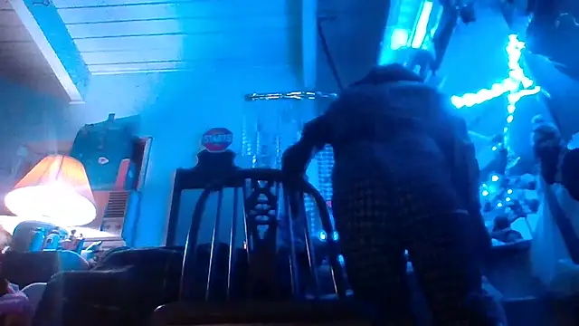 Snapshot of Ambionce chatting on April 4, 8:23 am Ambionce online show from April 4, 8:23 am