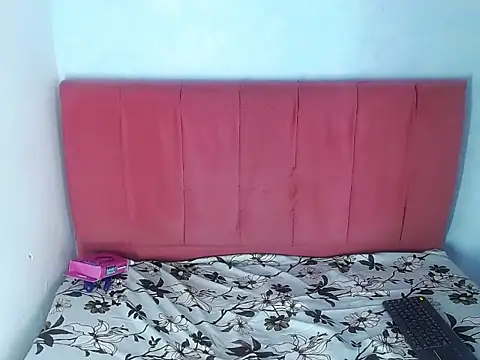 Snapshot of aimy_caicedocm chatting on April 6, 3:46 pm aimy caicedocm online show from April 6, 3:46 pm