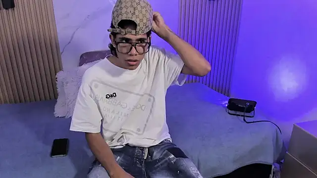 Im MatthewScott online show from March 31, 7:47 pm