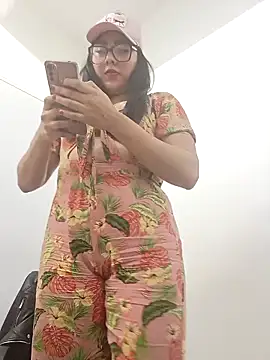 Snapshot of ytzi_opss chatting on April 4, 2:36 pm ytzi opss online show from April 4, 2:36 pm