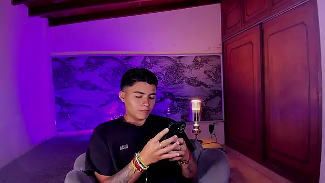 Liam Dustin online show from March 29, 7:36 pm