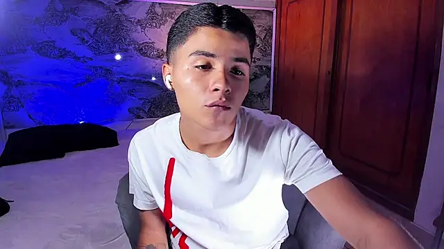 Snapshot of Liam_Dustin chatting on May 6, 9:20 pm Liam Dustin online show from May 6, 9:20 pm