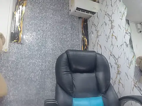 Snapshot of isa_x18 chatting on July 15, 6:35 pm isa x18 online show from July 15, 6:35 pm
