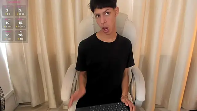 Snapshot of Ethan_qop chatting on April 1, 12:50 pm Ethan qop online show from April 1, 12:50 pm