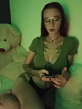 Snapshot of inkedizzie chatting on March 25, 6:52 am inkedizzie online show from March 25, 6:52 am