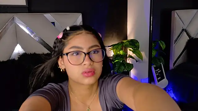 Snapshot of Aleksa_way chatting on June 23, 1:53 pm Aleksa way online show from June 23, 1:53 pm