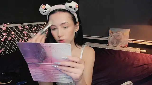 lizaa breeze online show from March 22, 5:05 pm