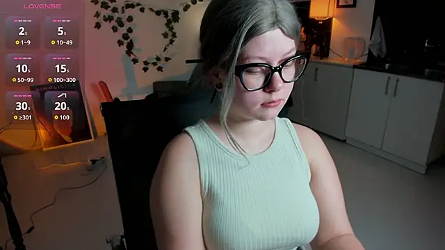 Snapshot of VexaVeylish chatting on March 30, 5:14 pm VexaVeylish online show from March 30, 5:14 pm