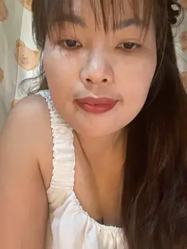 Snapshot of Milik-1022 chatting on April 2, 2:31 am Milik-1022 online show from April 2, 2:31 am