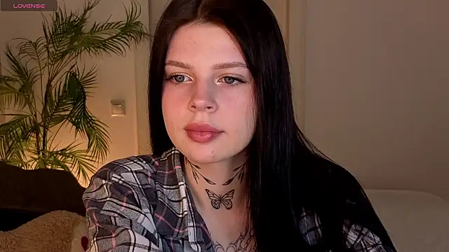 Snapshot of ButterflyElina chatting on March 17, 9:18 pm ButterflyElina online show from March 17, 9:18 pm